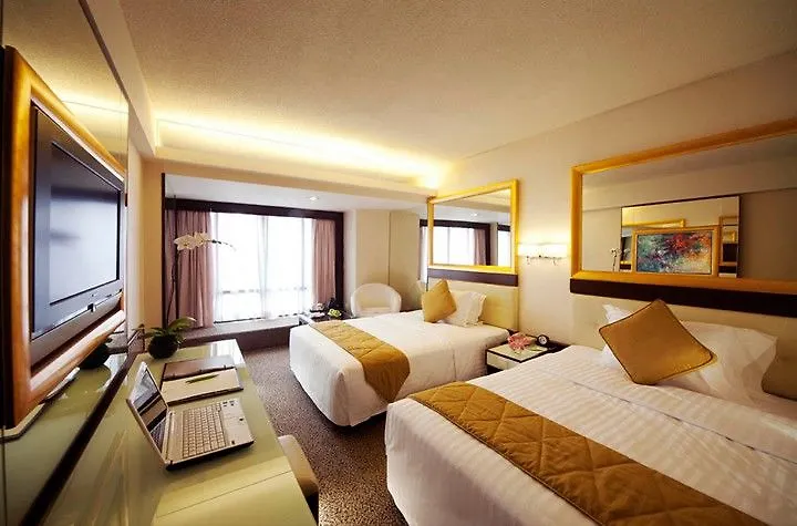 Regal Oriental Hotel Hong Kong 4*,