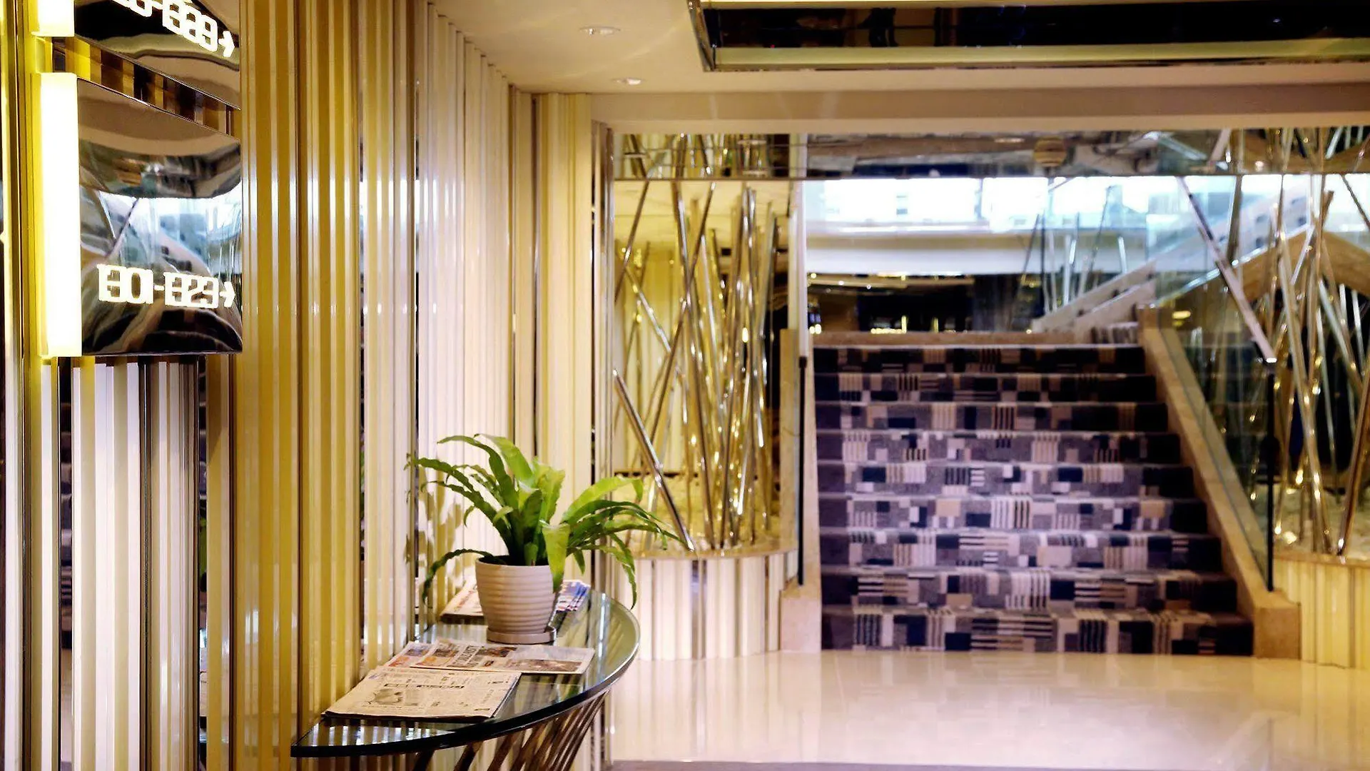 Regal Oriental Hotel Hong Kong 4*,  Cina